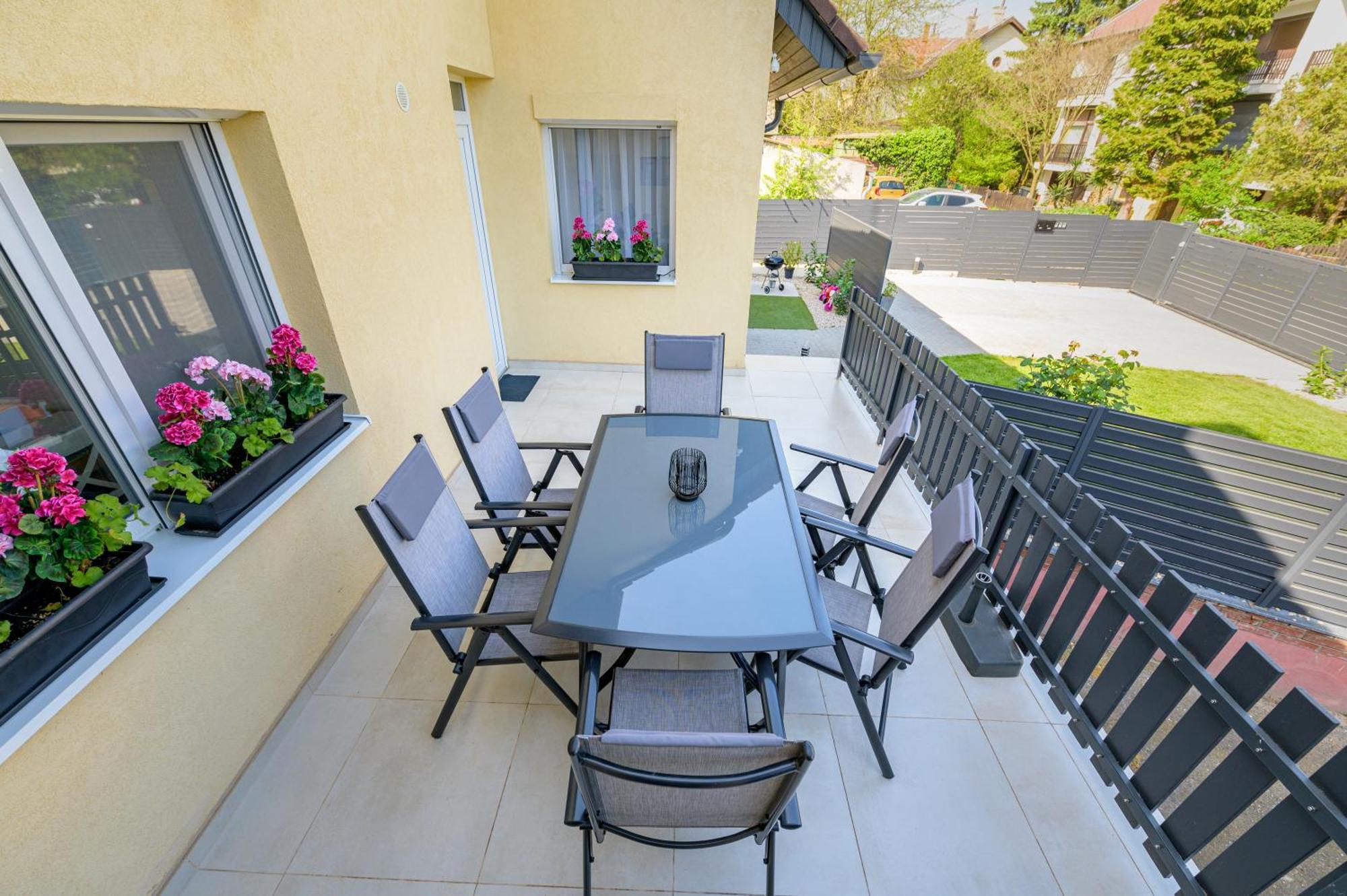 Eternity Apartmanhaz Кестхей Экстерьер фото